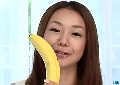 Serina Hayakawa senang dengan bibir hangatnya