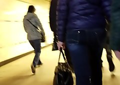Booty MILF's ass in the subway