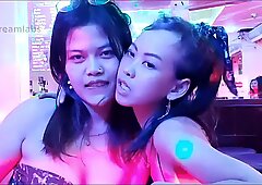タイ人パタヤバーガールフランス人キス（2020年10月10日、パタヤ）