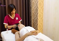 Traditionelle Massage im Luxuszimmer Spa, wie man Linderung macht